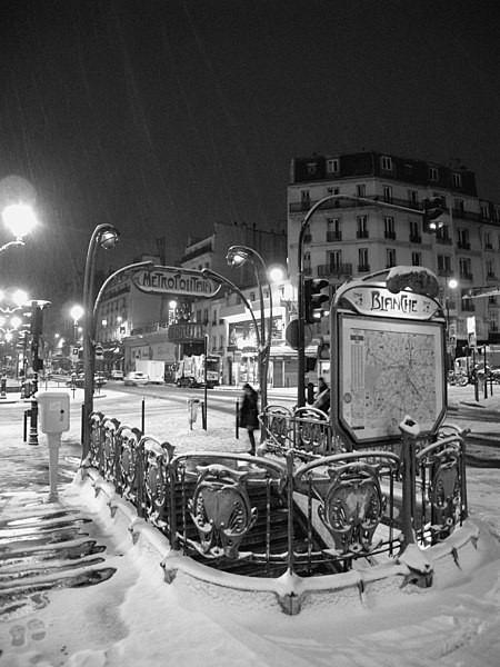 Édicule Guimard de la station Blanche - Paris 18ème