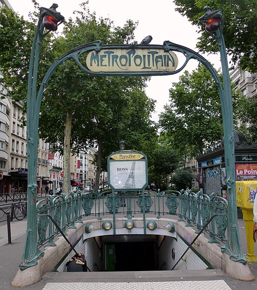 Édicule Guimard de la station Blanche - Paris 18ème