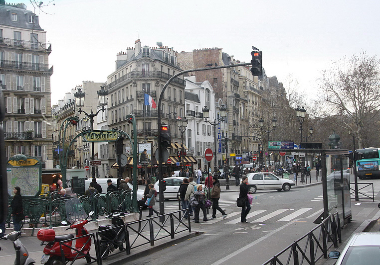 Édicule Guimard de la station Blanche - Paris 18ème