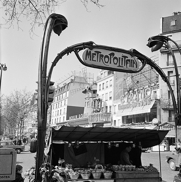 Édicule Guimard de la station Blanche - Paris 18ème
