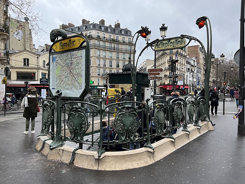 Édicule Guimard de la station Blanche - Paris 18ème