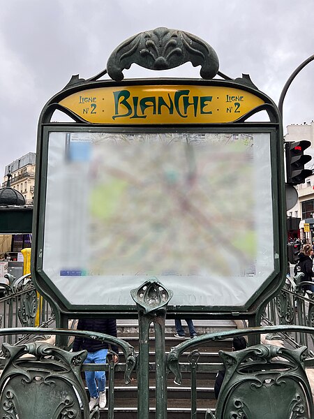 Édicule Guimard de la station Blanche - Paris 18ème