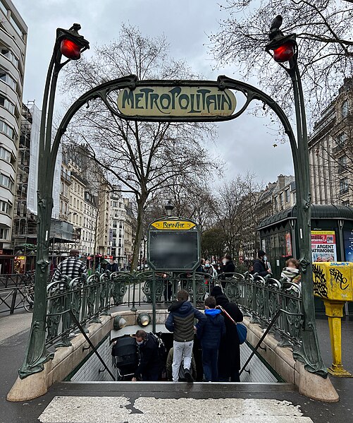 Édicule Guimard de la station Blanche - Paris 18ème