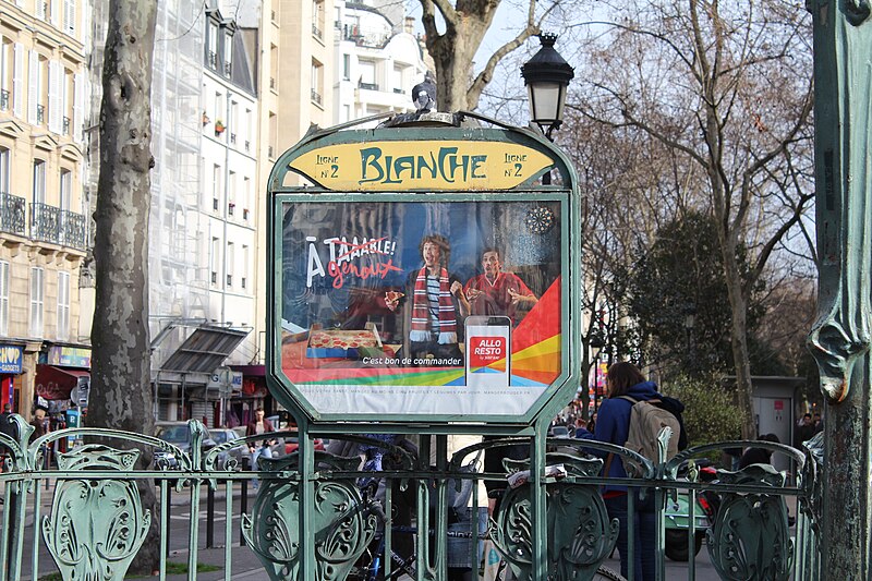 Édicule Guimard de la station Blanche - Paris 18ème