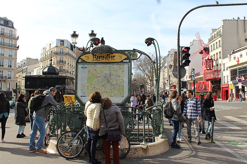 Édicule Guimard de la station Blanche - Paris 18ème