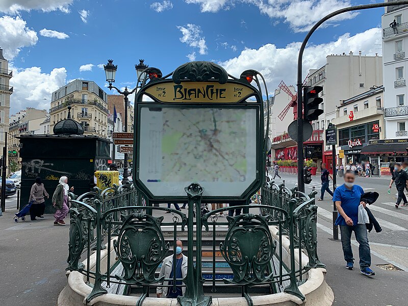 Édicule Guimard de la station Blanche - Paris 18ème