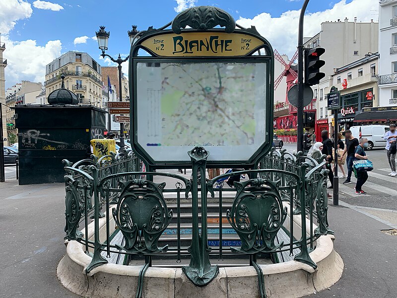 Édicule Guimard de la station Blanche - Paris 18ème