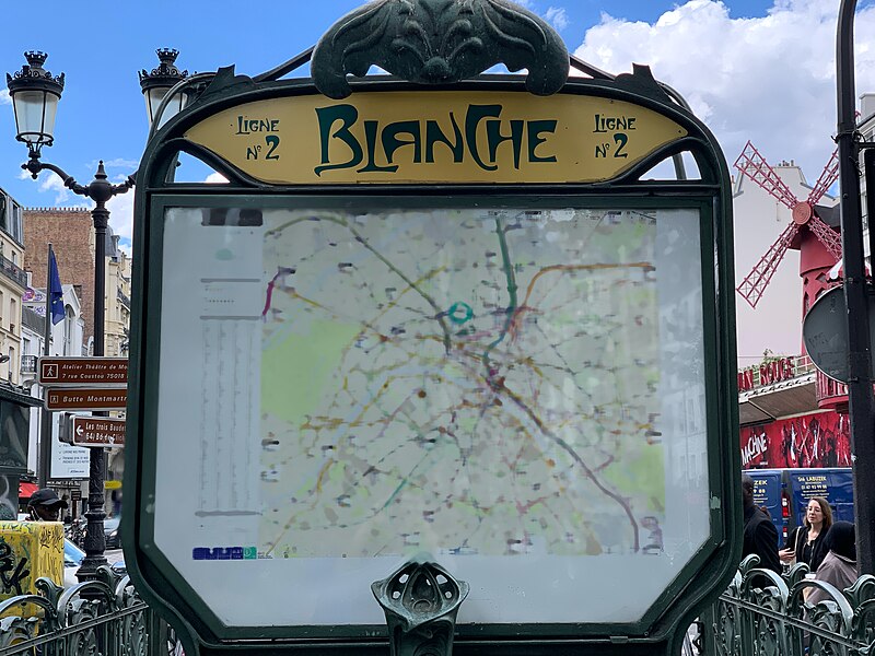 Édicule Guimard de la station Blanche - Paris 18ème