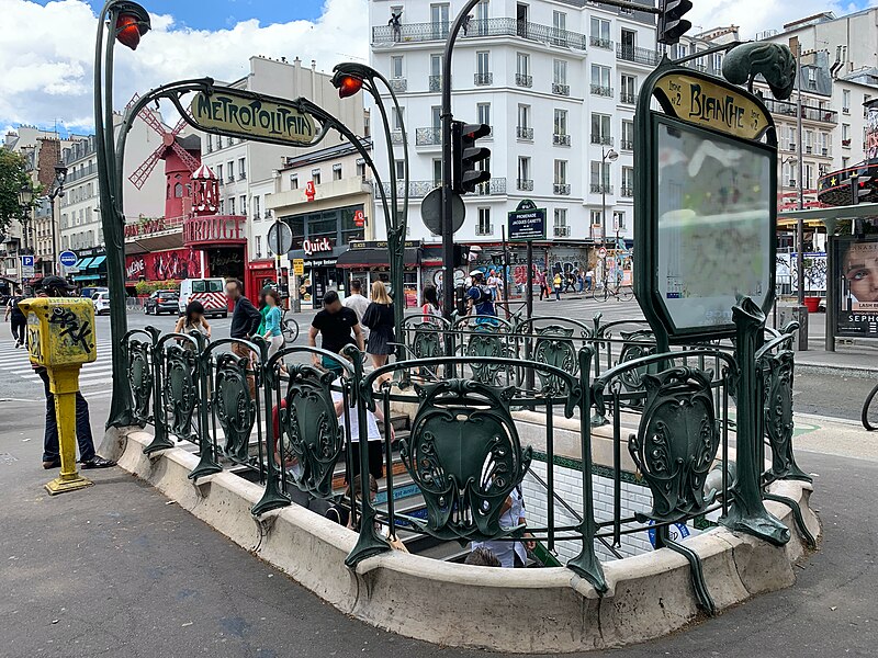 Édicule Guimard de la station Blanche - Paris 18ème