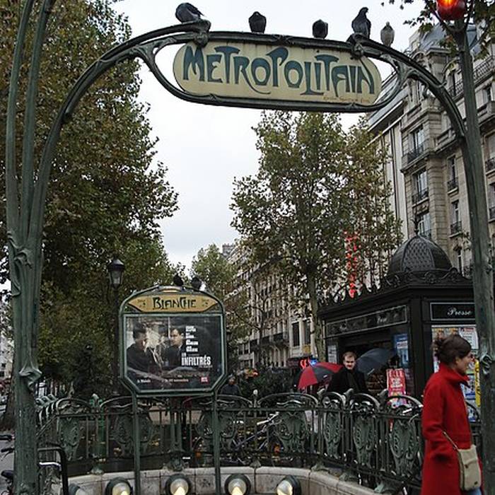 Photo de Édicule Guimard de la station Blanche - Paris 18ème