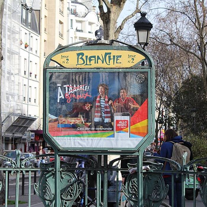 Photo de Édicule Guimard de la station Blanche - Paris 18ème