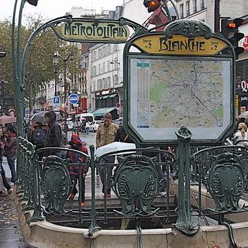 Édicule Guimard de la station Blanche - Paris 18ème