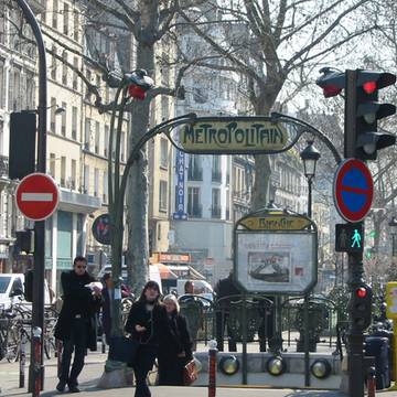 Édicule Guimard de la station Blanche - Paris 18ème