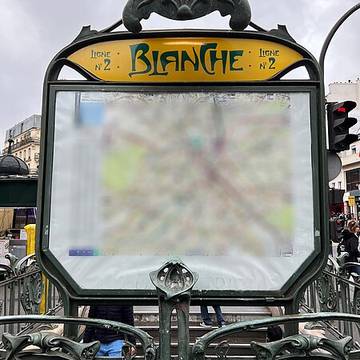 Édicule Guimard de la station Blanche - Paris 18ème