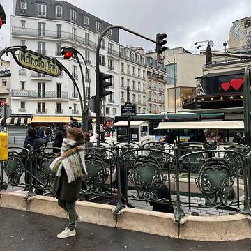 Édicule Guimard de la station Blanche - Paris 18ème