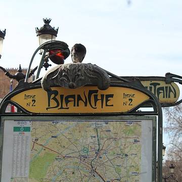 Édicule Guimard de la station Blanche - Paris 18ème