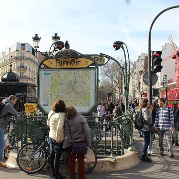 Édicule Guimard de la station Blanche - Paris 18ème