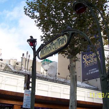 Édicule Guimard de la station Blanche - Paris 18ème