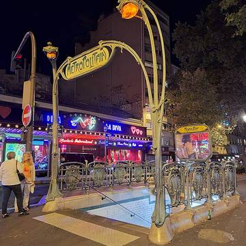 Édicule Guimard de la station Blanche - Paris 18ème