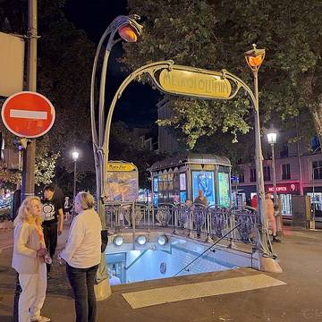 Édicule Guimard de la station Blanche - Paris 18ème