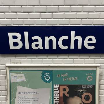 Édicule Guimard de la station Blanche - Paris 18ème