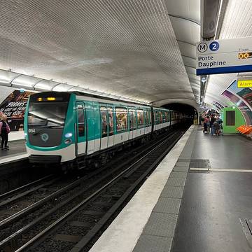 Édicule Guimard de la station Blanche - Paris 18ème