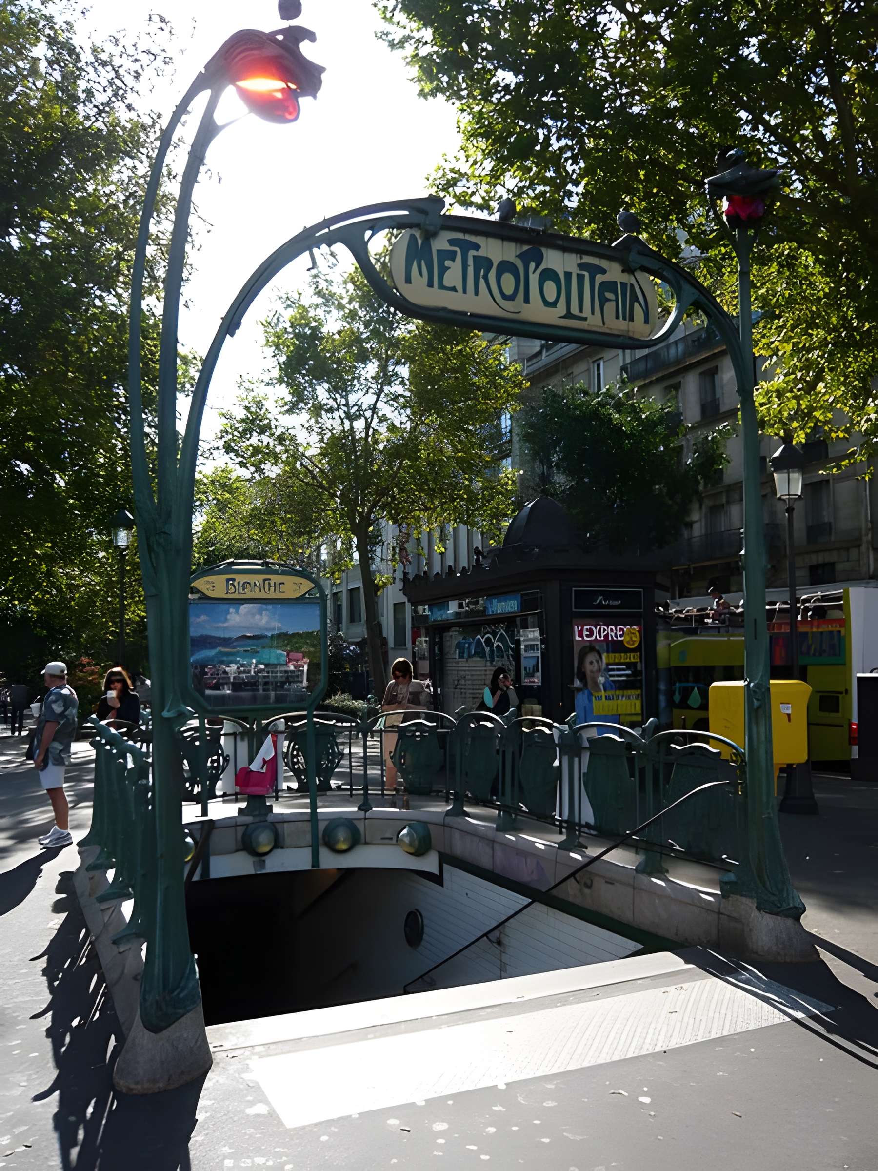 Édicule Guimard de la station Blanche - Paris 18ème 