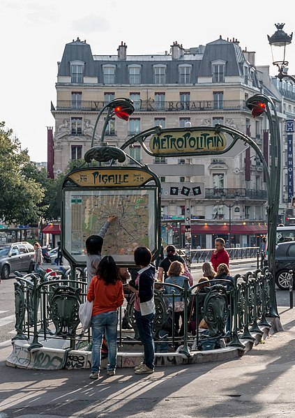 Édicule Guimard de la station Pigalle - Paris 18ème