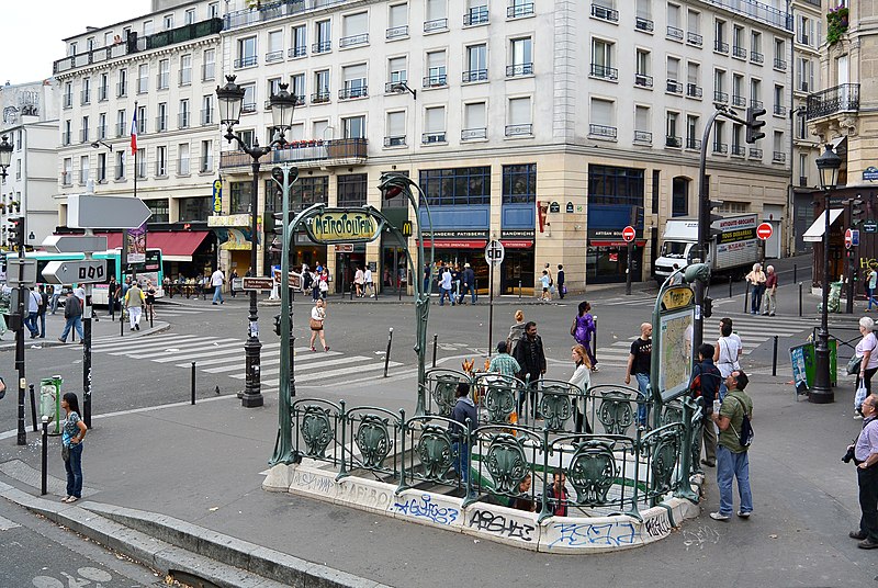 Édicule Guimard de la station Pigalle - Paris 18ème