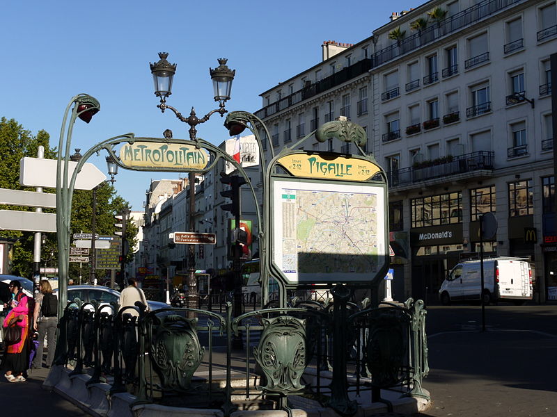 Édicule Guimard de la station Pigalle - Paris 18ème