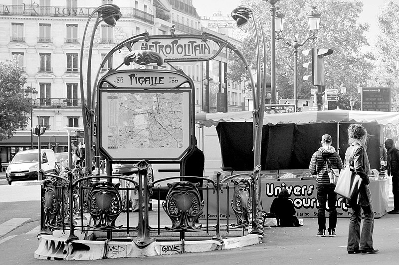 Édicule Guimard de la station Pigalle - Paris 18ème