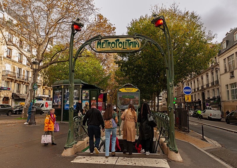 Édicule Guimard de la station Pigalle - Paris 18ème