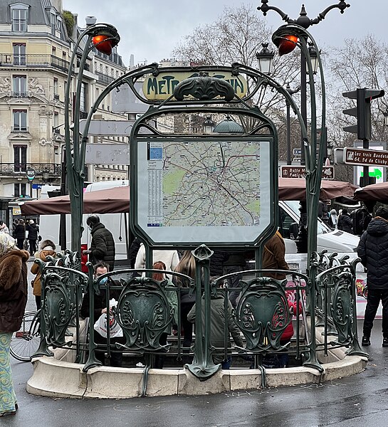 Édicule Guimard de la station Pigalle - Paris 18ème