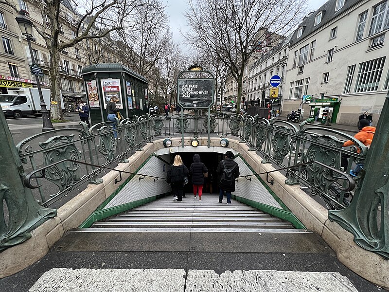 Édicule Guimard de la station Pigalle - Paris 18ème