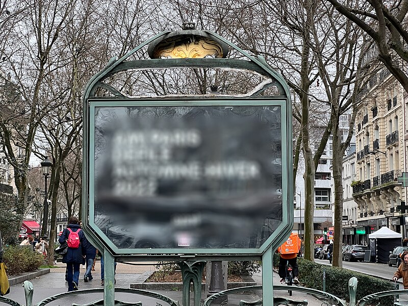 Édicule Guimard de la station Pigalle - Paris 18ème