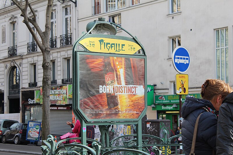 Édicule Guimard de la station Pigalle - Paris 18ème