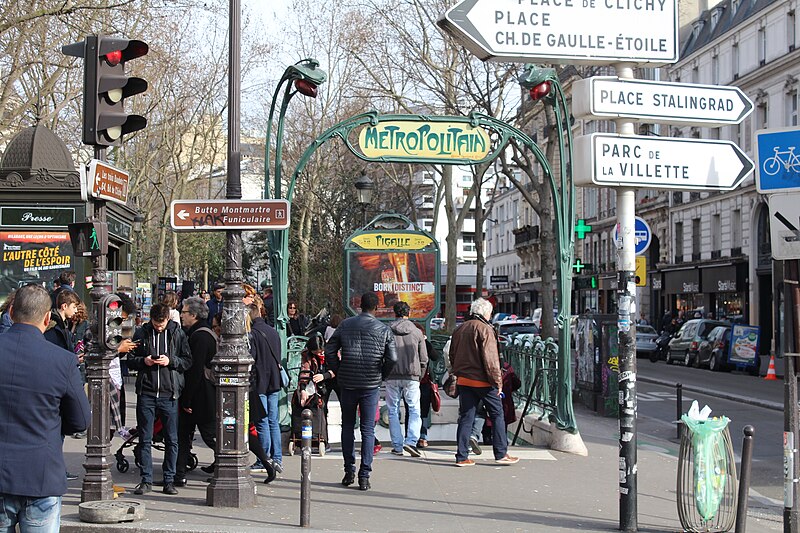 Édicule Guimard de la station Pigalle - Paris 18ème