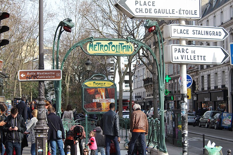 Édicule Guimard de la station Pigalle - Paris 18ème
