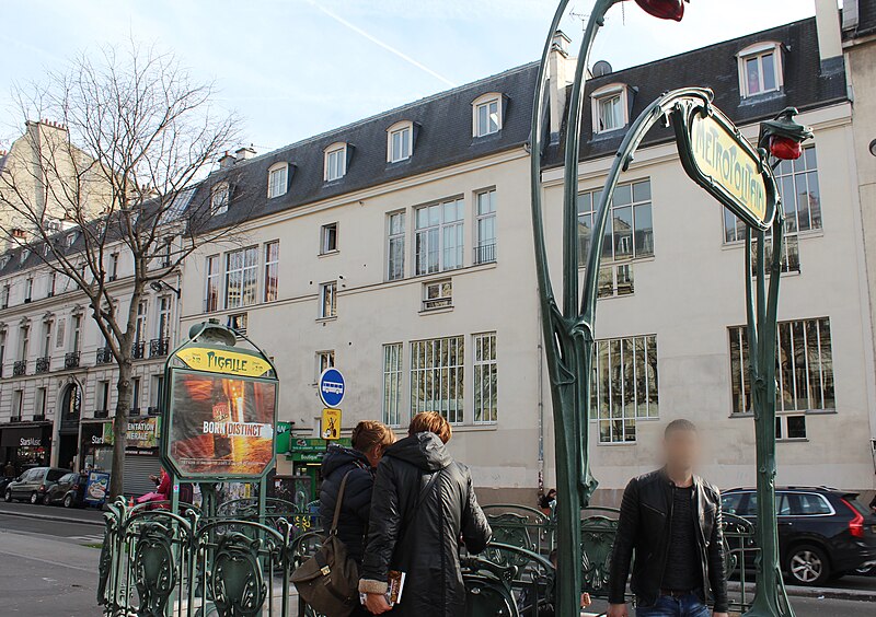 Édicule Guimard de la station Pigalle - Paris 18ème