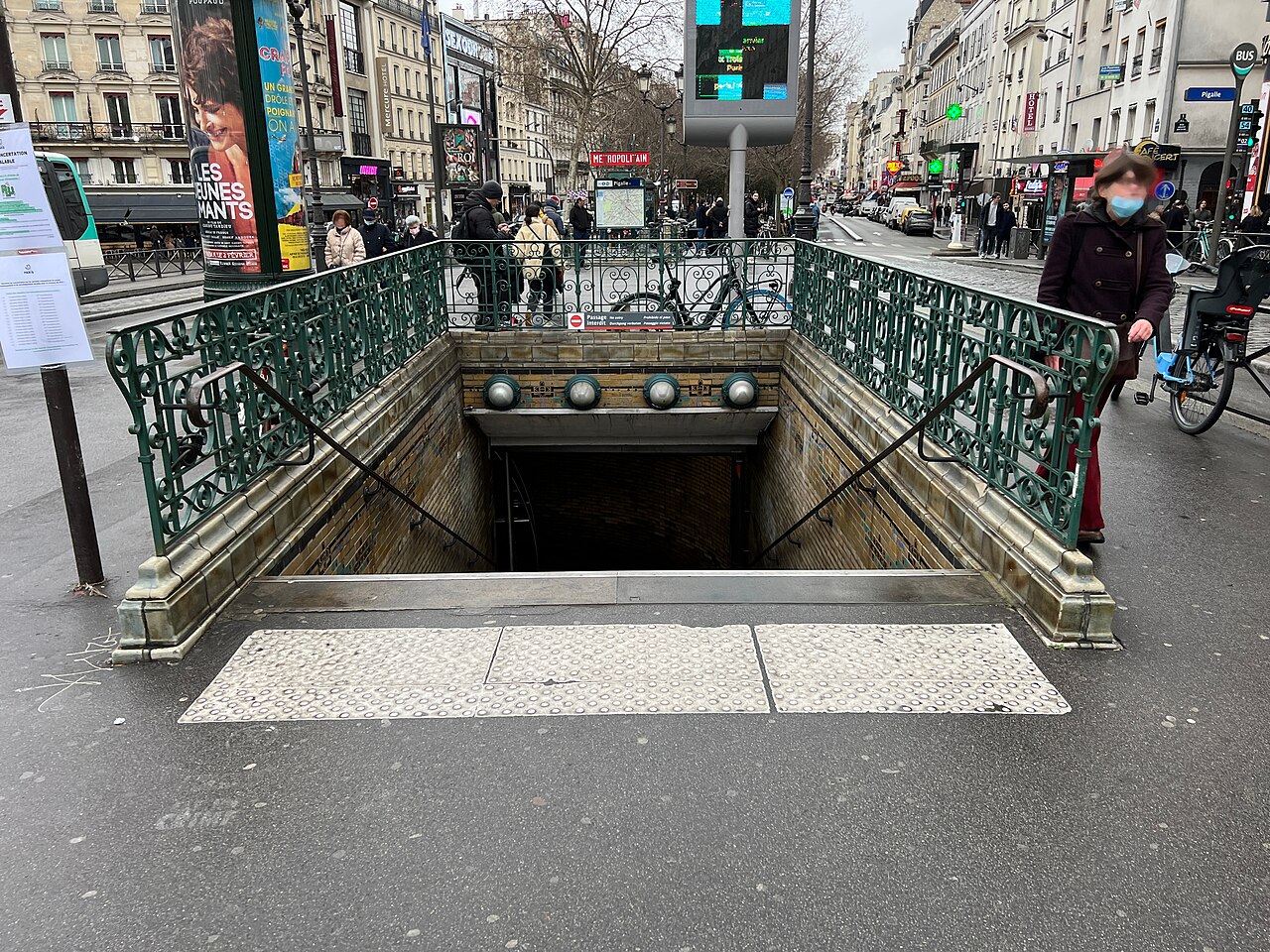 Édicule Guimard de la station Pigalle - Paris 18ème