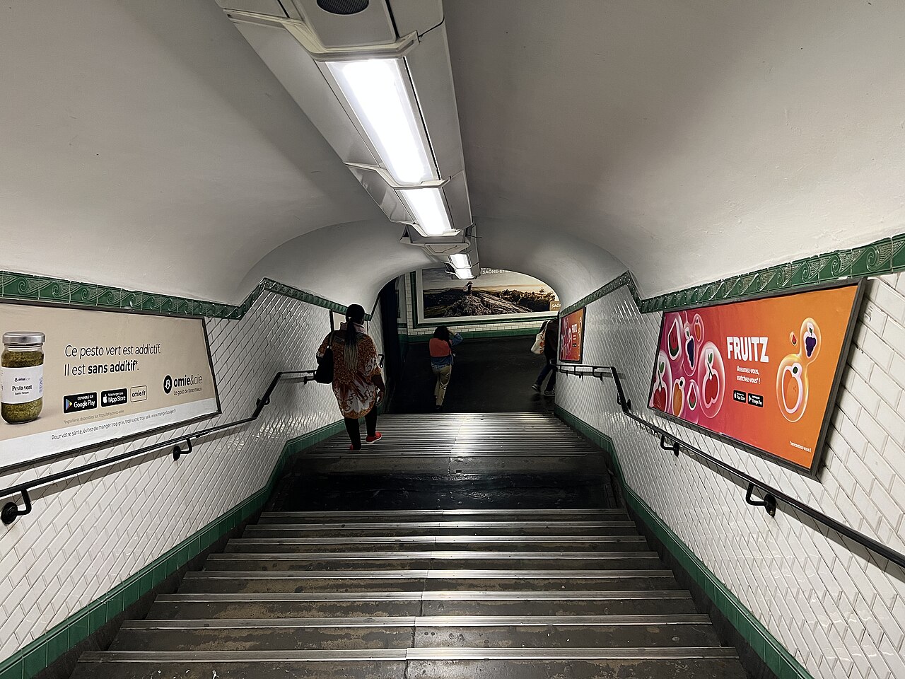 Édicule Guimard de la station Pigalle - Paris 18ème