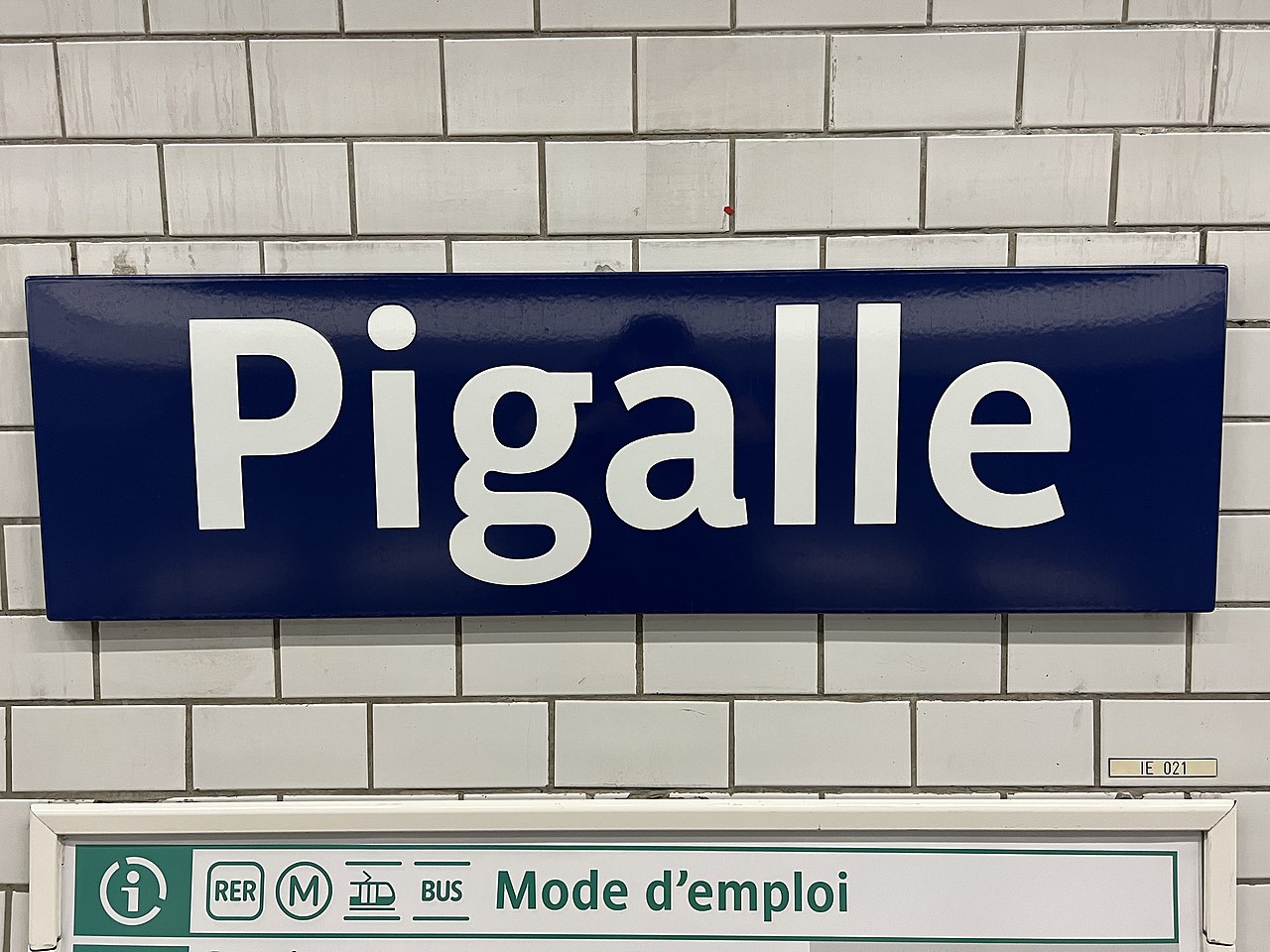 Édicule Guimard de la station Pigalle - Paris 18ème