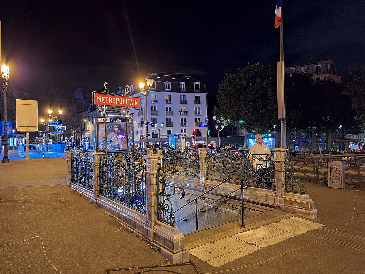 Édicule Guimard de la station Pigalle - Paris 18ème