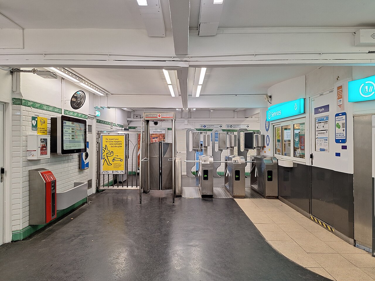 Édicule Guimard de la station Pigalle - Paris 18ème