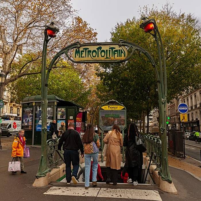 Photo de Édicule Guimard de la station Pigalle - Paris 18ème