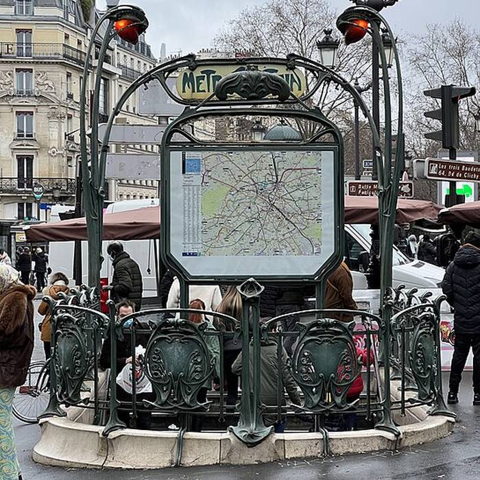 Photo de Édicule Guimard de la station Pigalle - Paris 18ème