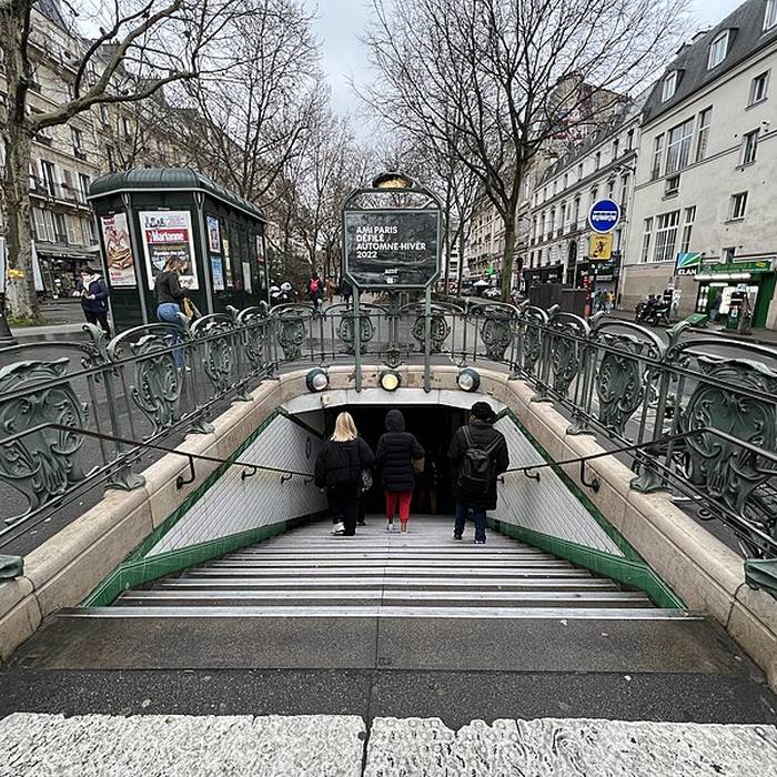 Photo de Édicule Guimard de la station Pigalle - Paris 18ème