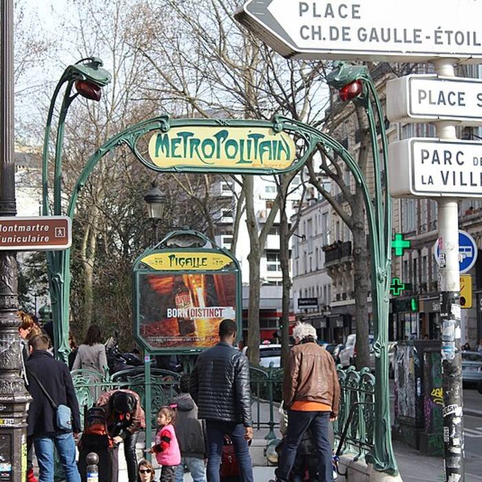 Photo de Édicule Guimard de la station Pigalle - Paris 18ème