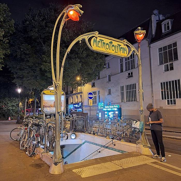 Photo de Édicule Guimard de la station Pigalle - Paris 18ème