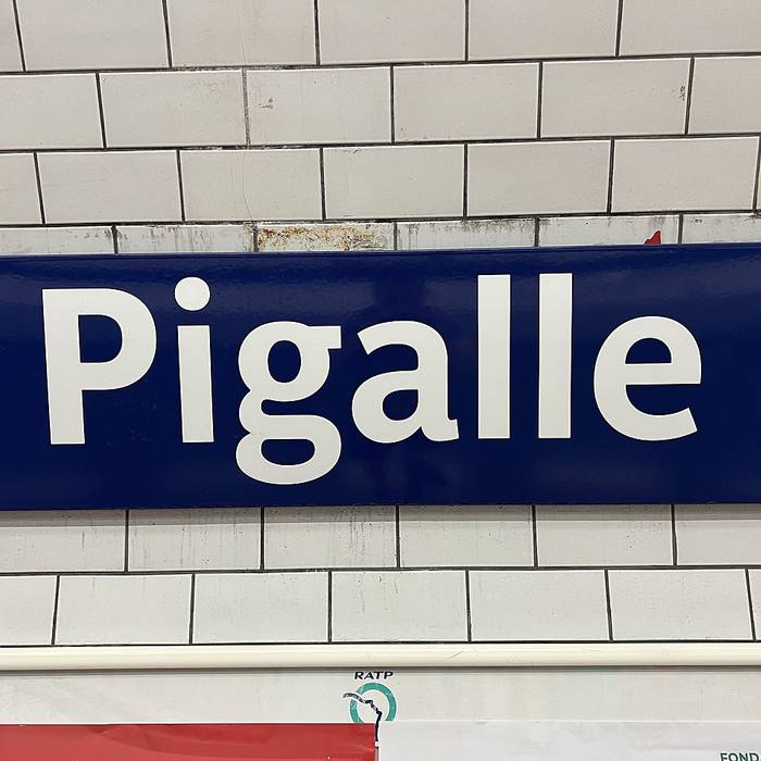 Photo de Édicule Guimard de la station Pigalle - Paris 18ème